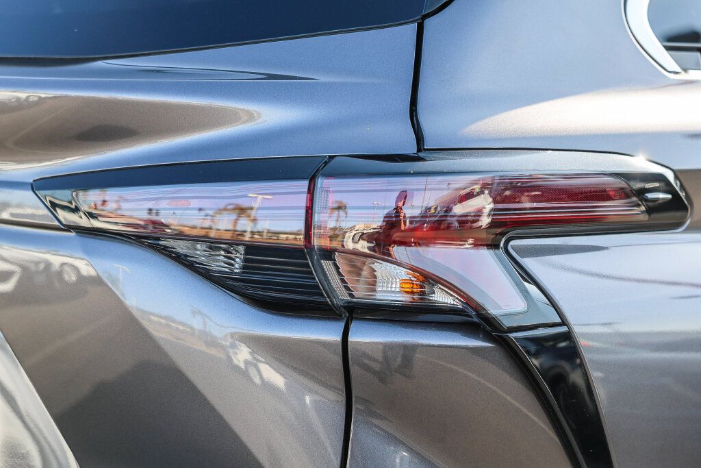 Certified 2023 Toyota Sienna LE w/ LE Plus Package FWD image 24