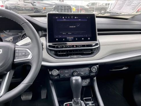 Used 2025 Jeep Compass Limited image 6