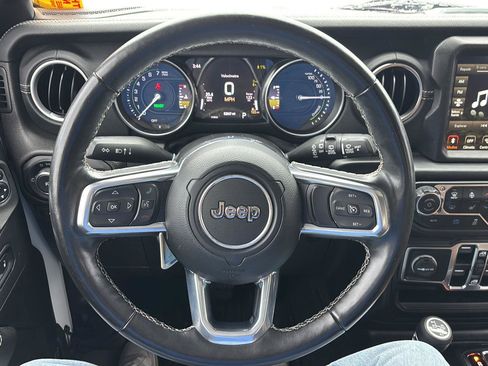 Used 2022 Jeep Wrangler Unlimited Sahara w/ Cold Weather Group AWD/4WD image 10