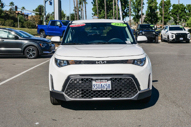 Used 2025 Kia Soul LX w/ LX Technology Package FWD image 3