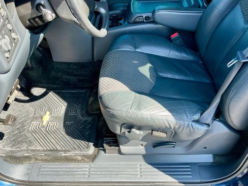 Used 2002 Chevrolet Avalanche Base w/ Off-Road Suspension Pkg image 42