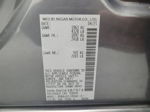 Used 2025 Nissan Altima 2.5 SV FWD image 33