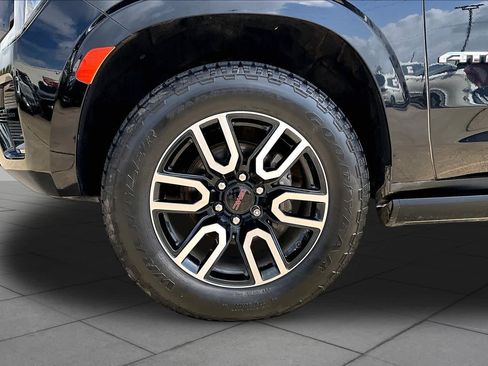 Used 2022 GMC Yukon XL AT4 AWD/4WD image 11