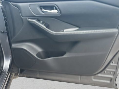 Used 2025 Nissan Rogue SV AWD/4WD image 12