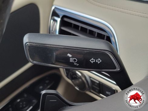 Used 2019 Lincoln Navigator Select RWD image 34