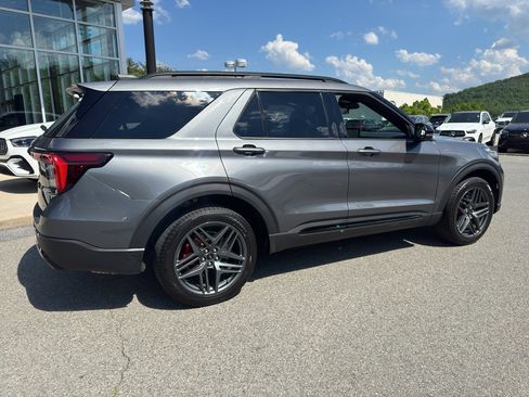 Used 2025 Ford Explorer ST-Line w/ Premium Package AWD/4WD image 4