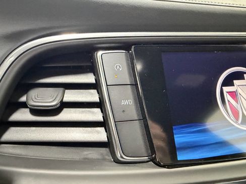 Used 2024 Buick Enclave Premium image 31