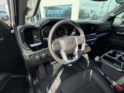 Used 2026 GMC Sierra 1500 SLE AWD/4WD image 18