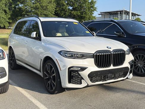 Used 2022 BMW X7 xDrive40i w/ M Sport Package AWD/4WD image 3