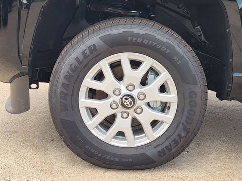Used 2025 Toyota Tacoma SR5 AWD/4WD image 8