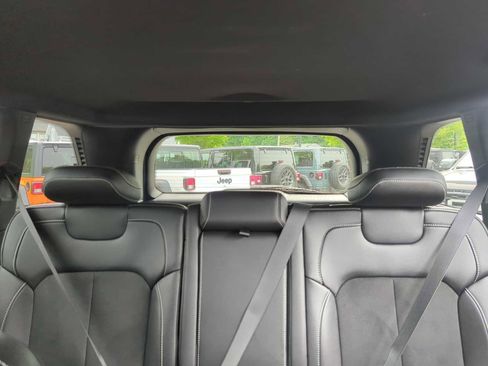 Used 2023 Jeep Grand Cherokee Altitude AWD/4WD image 23