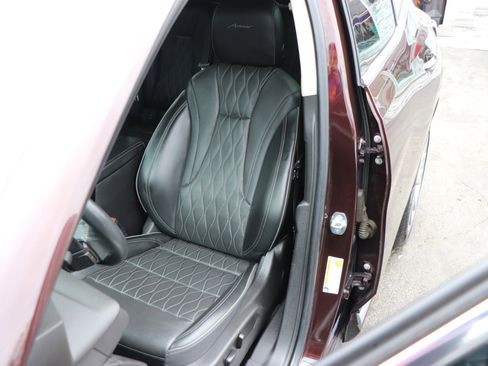 Used 2022 Buick Envision Avenir w/ Technology Package II image 11