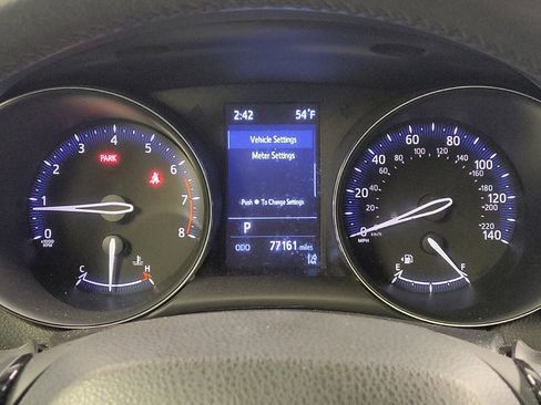 Used 2020 Toyota C-HR XLE image 23