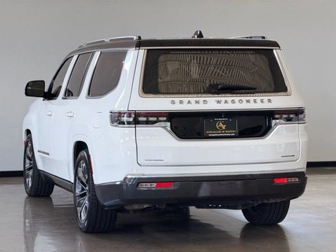 Used 2022 Jeep Grand Wagoneer Series III AWD/4WD image 5