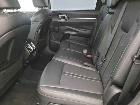Used 2021 Kia Sorento S image 18