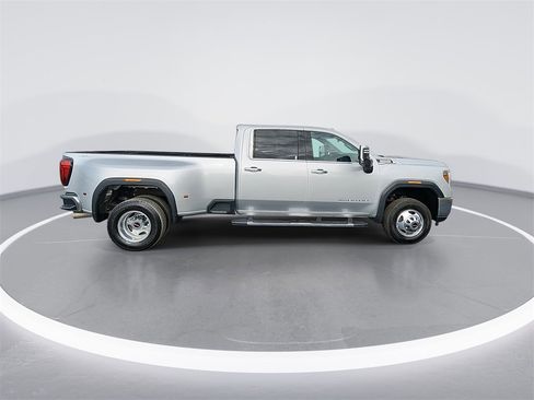 Used 2022 GMC Sierra 3500 SLT w/ SLT Convenience Package image 9