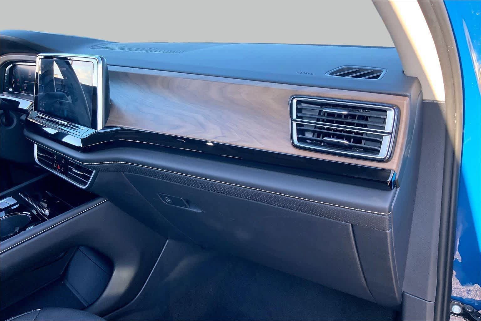 Used 2026 Volkswagen Atlas SE FWD image 18