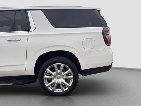 Used 2023 Chevrolet Suburban High Country AWD/4WD image 21