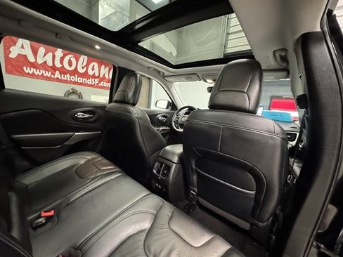 Used 2022 Jeep Cherokee Limited AWD/4WD image 16