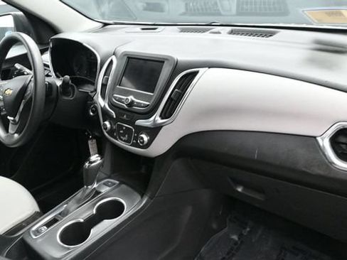 Used 2021 Chevrolet Equinox LS AWD/4WD image 16
