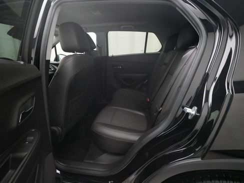 Used 2022 Chevrolet Trax LT w/ Midnight Edition AWD/4WD image 15