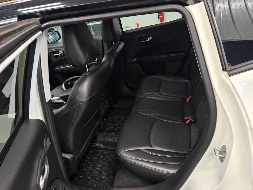 Used 2018 Jeep Compass Limited w/ Navigation Group AWD/4WD image 14