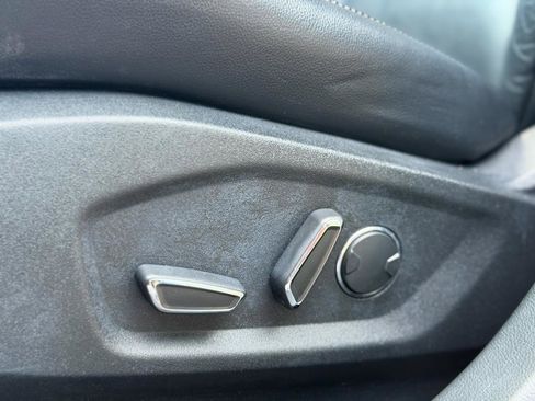 Used 2019 Ford Edge Titanium FWD image 21