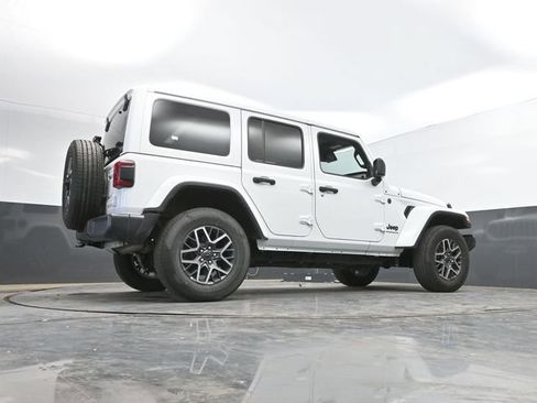Used 2025 Jeep Wrangler Unlimited Sahara AWD/4WD image 46