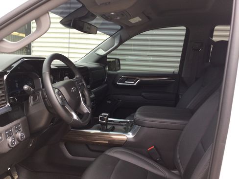 Used 2023 Chevrolet Silverado 1500 LT Trail Boss w/ Convenience Package II AWD/4WD image 10