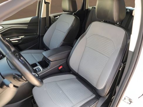 Used 2017 Ford Escape SE w/ Equipment Group 201A FWD image 7