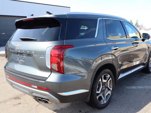Used 2023 Hyundai Palisade Limited image 3