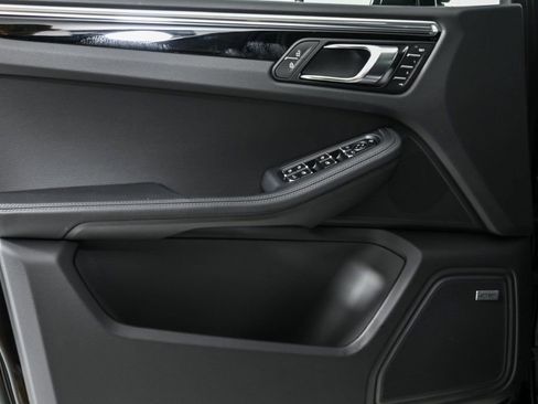 New 2026 Porsche Macan AWD/4WD image 6
