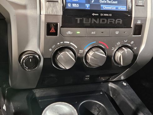 Used 2018 Toyota Tundra SR5 w/ SR5 Upgrade Package image 31