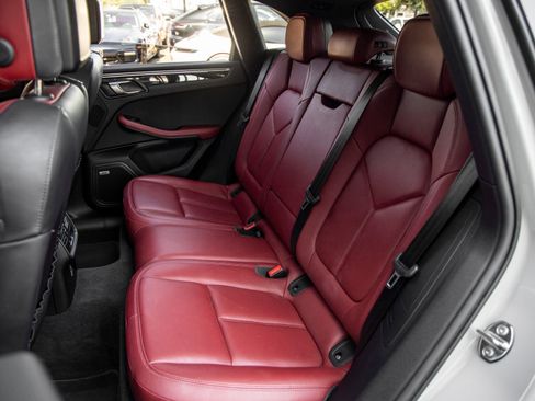 Certified 2022 Porsche Macan S AWD/4WD image 36