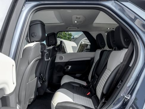 New 2026 Land Rover Discovery Limited Edition AWD/4WD image 15