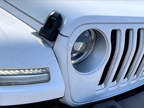 Used 2023 Jeep Wrangler Unlimited Sahara image 32