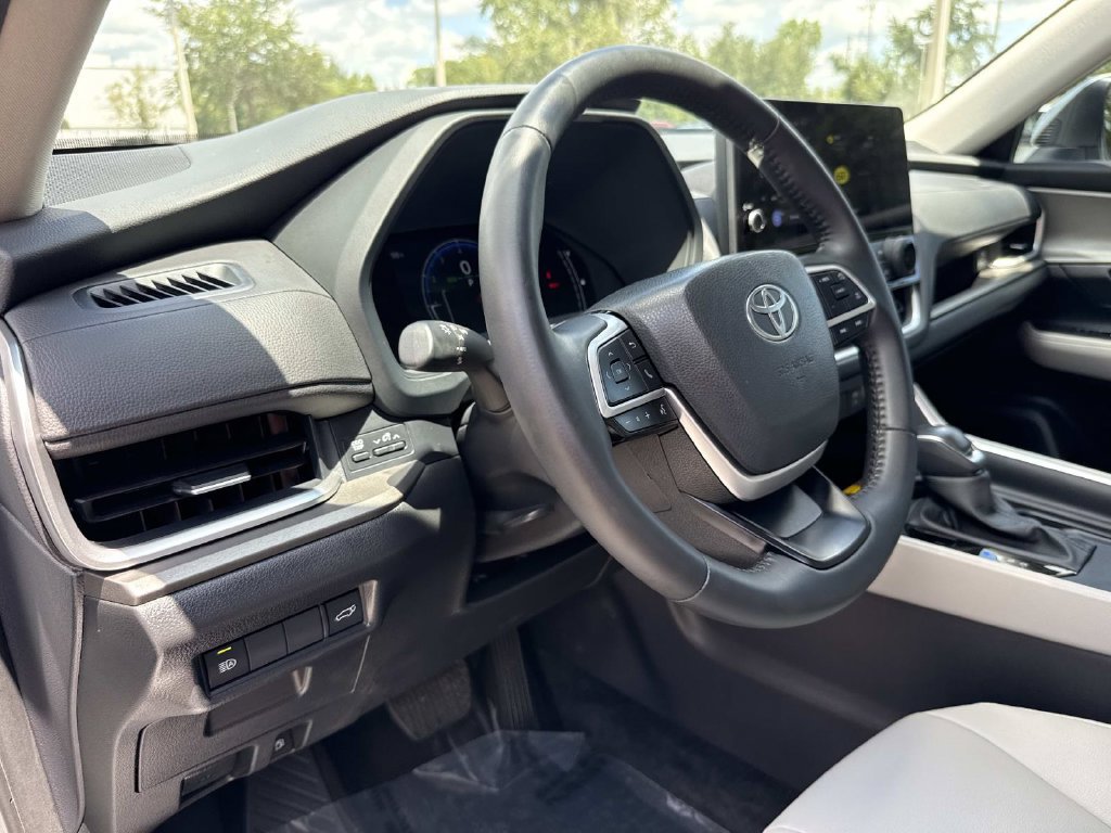 Used 2025 Toyota Grand Highlander FWD image 23
