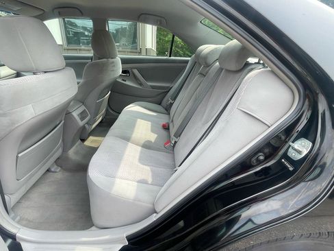 Used 2010 Toyota Camry LE FWD image 9