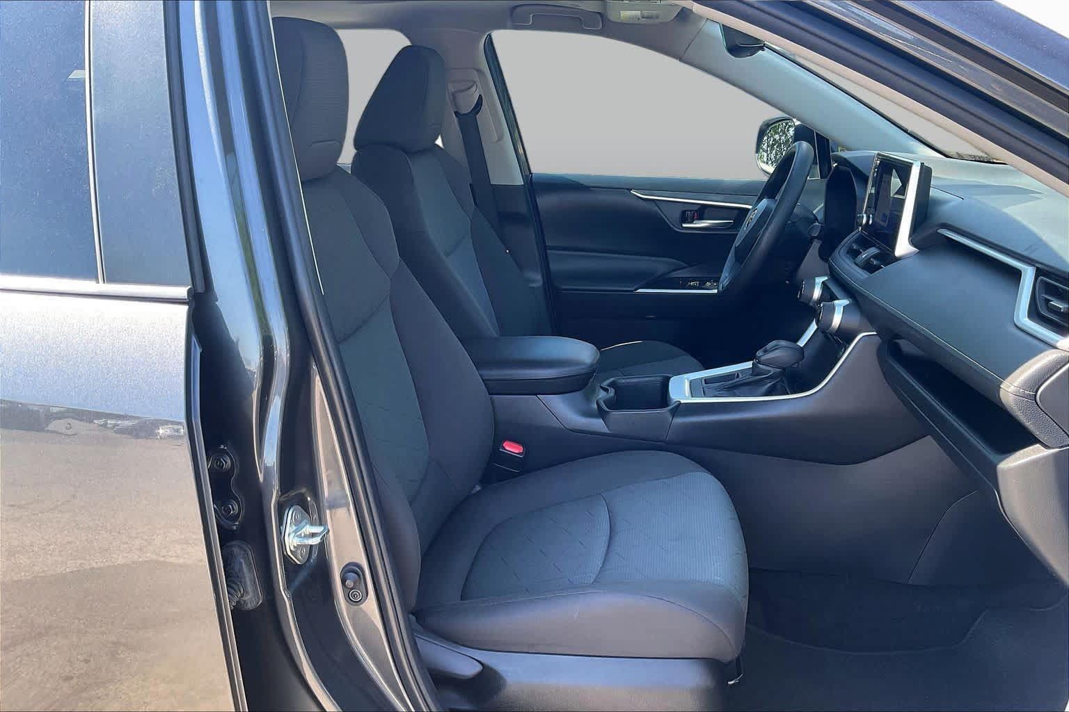 Used 2023 Toyota RAV4 XLE w/ Convenience Package FWD image 9