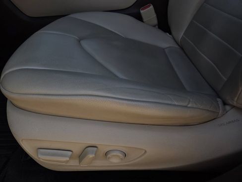 Used 2022 Toyota Highlander XLE FWD image 16