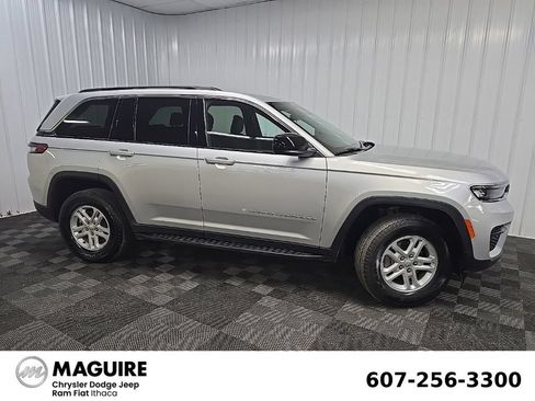 Used 2025 Jeep Grand Cherokee Laredo w/ Luxury Tech Group I AWD/4WD image 1