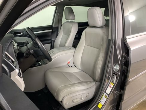 Used 2017 Toyota Highlander XLE w/ Protection Package #3 image 31