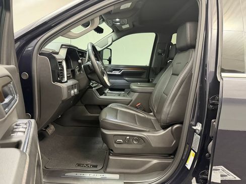Used 2025 GMC Sierra 2500 Denali w/ Technology Package AWD/4WD image 5