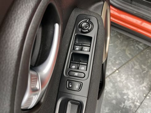 Used 2017 Jeep Renegade Latitude w/ Popular Equipment Group image 7