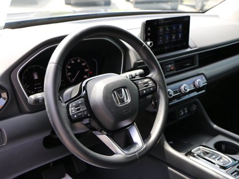 Used 2025 Honda Pilot EX-L image 19