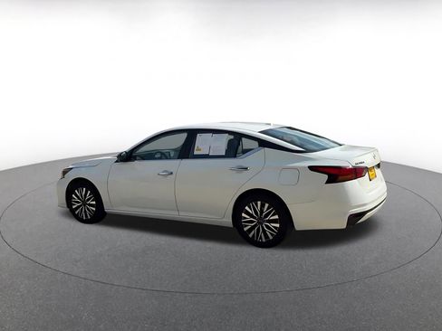 Used 2025 Nissan Altima 2.5 SV FWD image 10