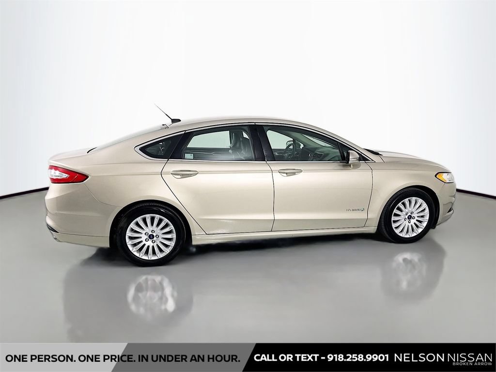 Used 2016 Ford Fusion SE w/ Equipment Group 502A FWD image 4