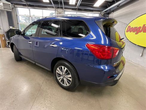 Used 2019 Nissan Pathfinder SV AWD/4WD image 3