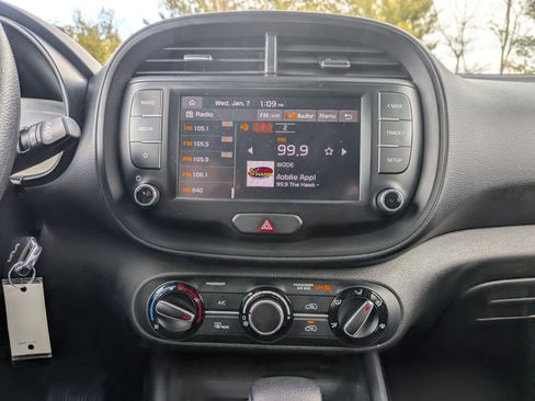 Certified 2023 Kia Soul LX w/ LX Technology Package image 14