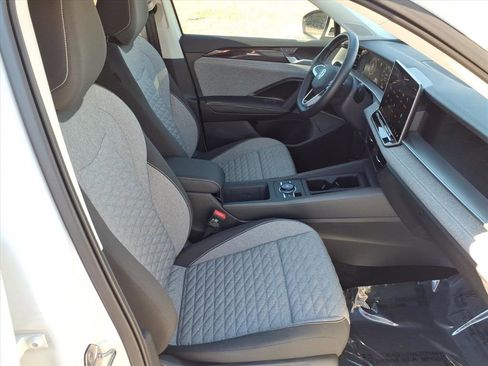 Certified 2025 Volkswagen Tiguan S image 9